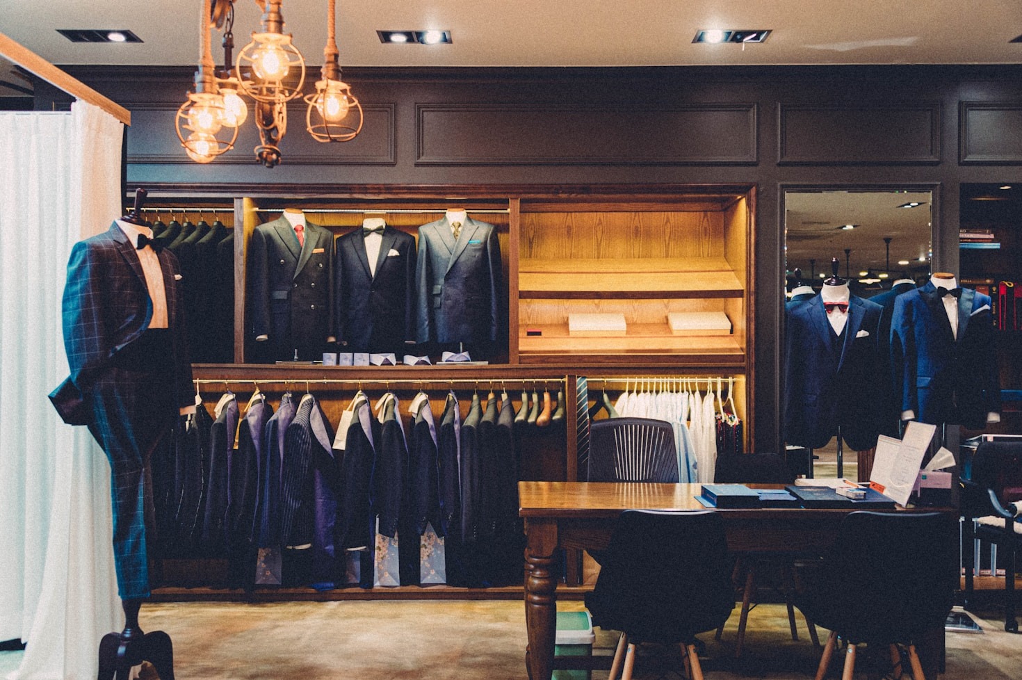 Como combinar cores nas roupas masculinas